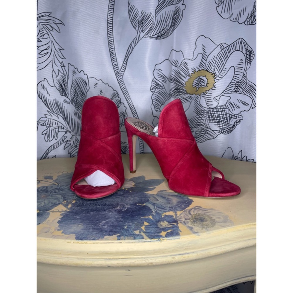VINCE CAMUTO Kizzia Red Suede Mule